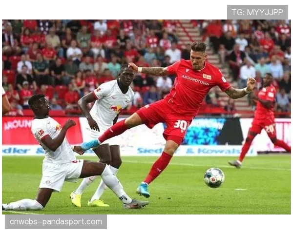 战术图解：解析朗斯队本赛季稳固的4-3-3防守结构